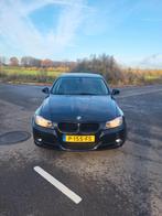 BMW 3-Serie 2.0 I 318i 2009 Zwart Stoelver PDC, Auto's, 65 €/maand, Achterwielaandrijving, Zwart, Leder en Stof