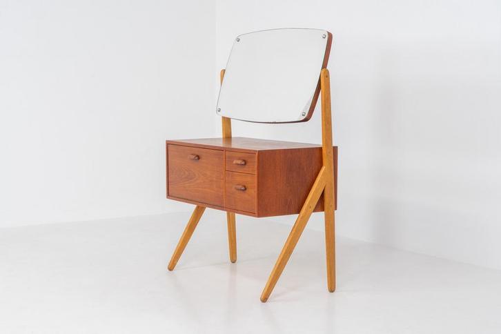 Iconische vintage kaptafel van Ølholm Møbelfabrik, Huis en Inrichting, Tafels | Kaptafels, Zo goed als nieuw, Minder dan 100 cm