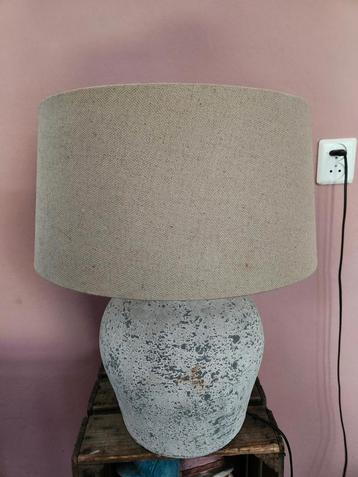 2 lampen te koop beschikbaar voor biedingen