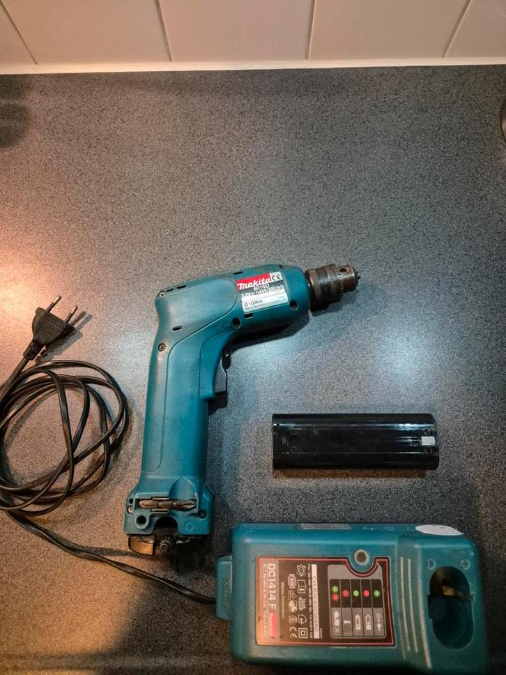 Makita 6016D Boormachine, Doe-het-zelf en Verbouw, Gereedschap | Boormachines, Gebruikt, Boormachine, Minder dan 400 watt, Variabele snelheid