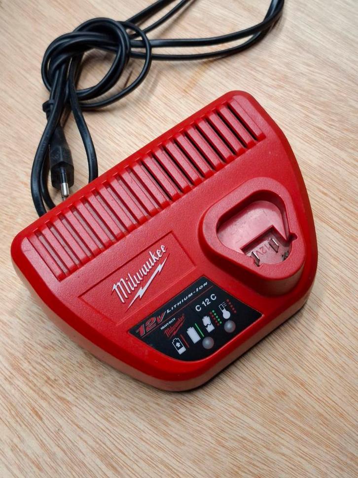 Milwaukee C 12 C Acculader, Spelcomputers en Games, Spelcomputers | Overige, Gebruikt, Ophalen of Verzenden