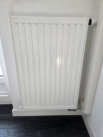 4 stuks radiatoren Radson Integra met onderblokken zgan. Wit beschikbaar voor biedingen