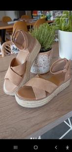 Nette sandalen, Kleding | Dames, Schoenen, Ophalen of Verzenden, Zo goed als nieuw, Sneakers of Gympen