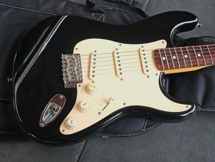 Fender Stratocaster 60th anniversary, Muziek en Instrumenten, Snaarinstrumenten | Gitaren | Elektrisch, Zo goed als nieuw, Solid body