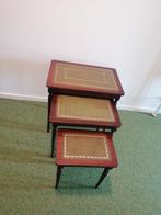 Vintage mahonie houten set bijzettafels met leren blad., Minder dan 55 cm, Gebruikt, Vintage, Ophalen of Verzenden