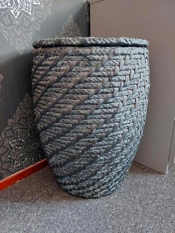 Grote grijze mand met deksel - Wasmand - Speelgoedmand beschikbaar voor biedingen