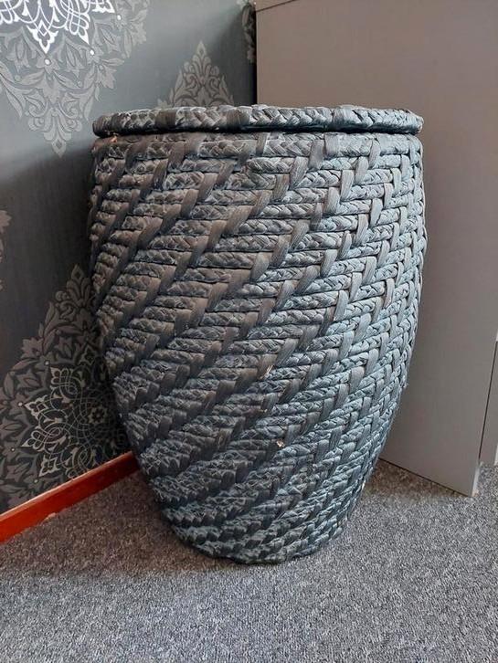 Grote grijze mand met deksel - Wasmand - Speelgoedmand, Huis en Inrichting, Woonaccessoires | Schalen en Manden, Gebruikt, Rond