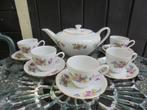 Theeservies MZ met grote bloemboeketten met oa roze roos, Ophalen of Verzenden