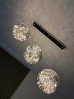 Moderne hanglamp met 3 glazen bollen, Huis en Inrichting, Lampen | Hanglampen, Ophalen of Verzenden, Zo goed als nieuw, Glas, 50 tot 75 cm