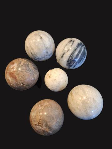 Collectie van 6 gepolijste stenen bollen beschikbaar voor biedingen