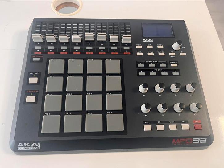 Akai MPD32 MIDI controller – zo goed als nieuw, Muziek en Instrumenten, Midi-apparatuur, Zo goed als nieuw, Ophalen of Verzenden
