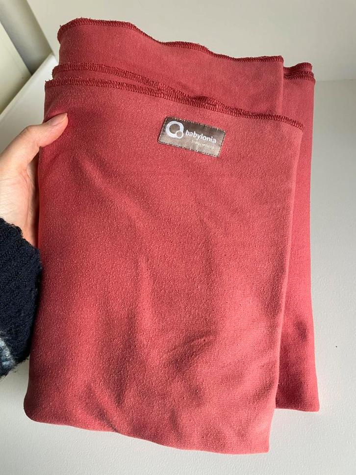 Babylonia tricot slen draagdoek koraal rood, Kinderen en Baby's, Babydragers en Draagdoeken, Gebruikt, Draagdoek, Buik of Rug