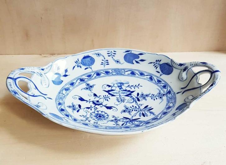 Prachtige ovale schaal porselein Louis Regout 19e eeuw, Antiek en Kunst, Antiek | Schalen, Ophalen of Verzenden