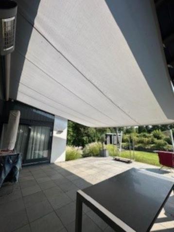 Elektrisch zonnescherm beschikbaar voor biedingen