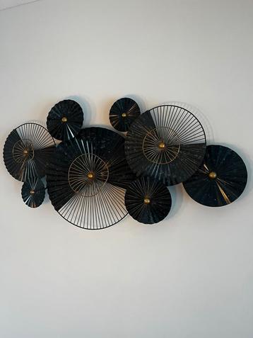 Zwarte & Gouden Metalen Wanddecoratie beschikbaar voor biedingen