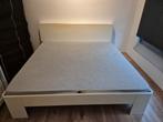 Houten bed 180x200 met nachtkastjes, Gebruikt, Wit, Tweepersoons, Ophalen of Verzenden