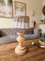 Mooie houten balusterlamp, Huis en Inrichting, Lampen | Tafellampen, Zo goed als nieuw, Minder dan 50 cm, Hout, Ophalen