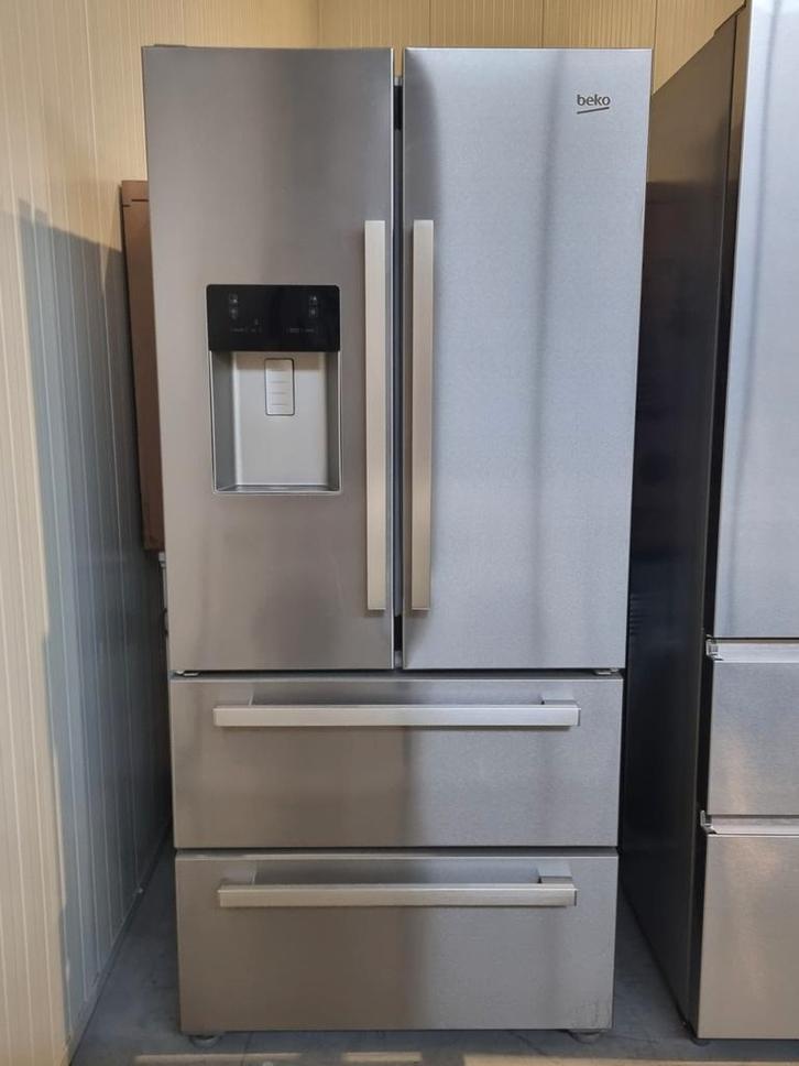 Beko Koelkast met Vriesvak & Waterdispenser, Witgoed en Apparatuur, Koelkasten en IJskasten, Gebruikt, Met vriesvak, 200 liter of meer