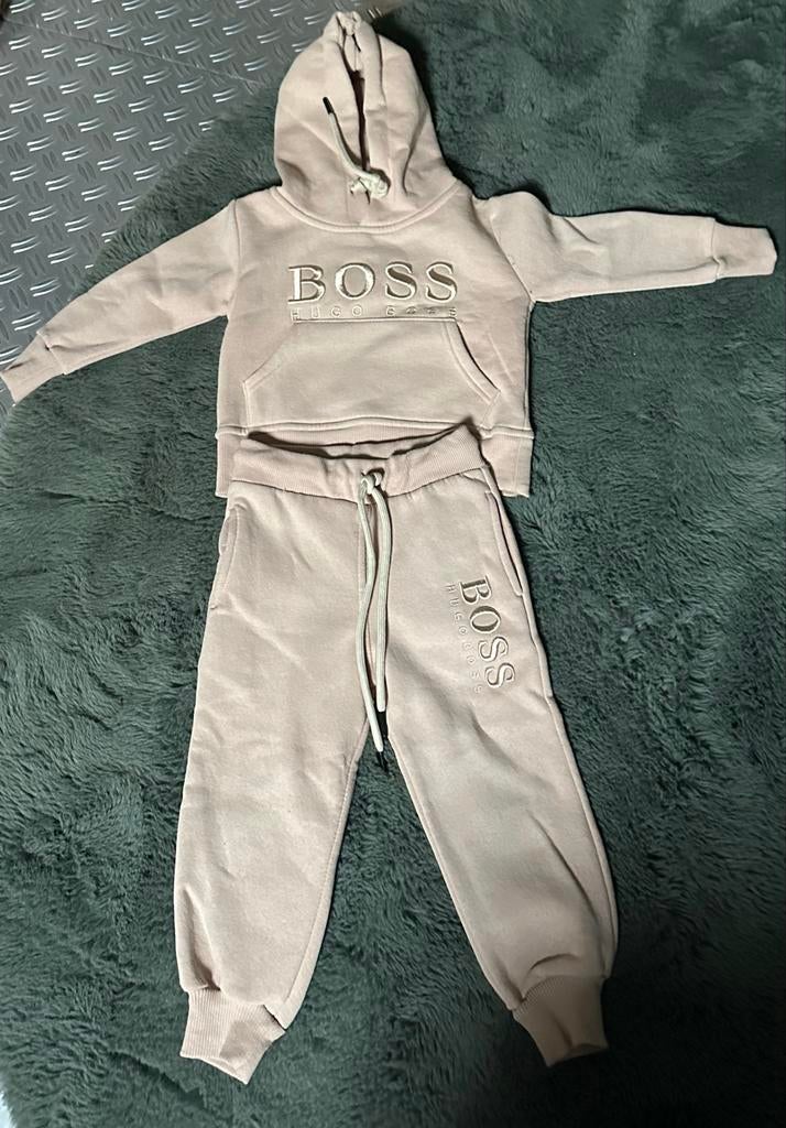 Trainingspak te koop, Kinderen en Baby's, Babykleding | Maat 86, Ophalen, Zo goed als nieuw, Jongetje of Meisje, Pakje