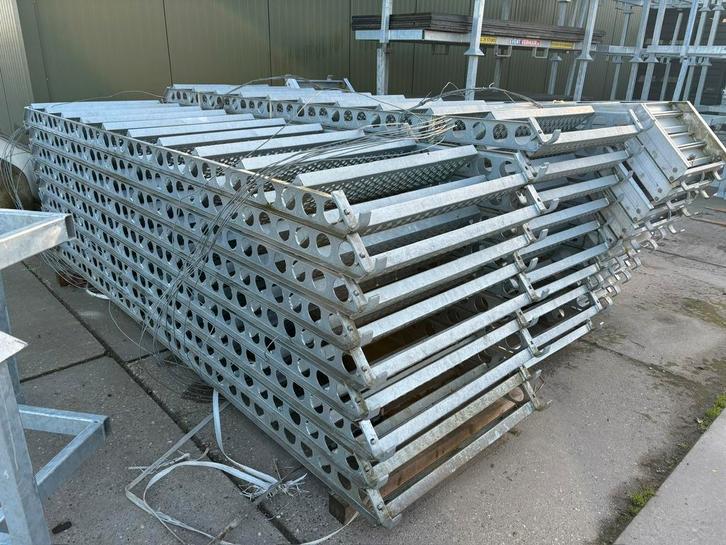 Stalen trap 2.00M hoog en 0.90M breed, Doe-het-zelf en Verbouw, Overige Doe-het-zelf en Verbouw, Nieuw, Ophalen