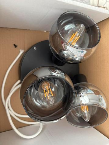 Plafondlamp met 3bollen beschikbaar voor biedingen