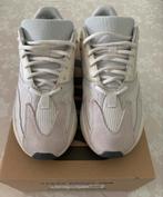 Adidas YEEZY BOOST 700 maat 44 2/3, Ophalen of Verzenden, Zo goed als nieuw