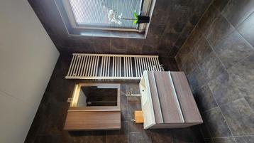 Complete badkamer, meubel, radiator, toilet, douche en acc. beschikbaar voor biedingen