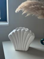 Nieuwe Schelpvormige Vaas - HKliving, HMHome Stijl, Wit, Aardewerk of Porselein, Nieuw, Ophalen of Verzenden