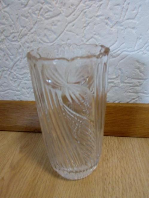 Reliëf glasvaas, Huis en Inrichting, Woonaccessoires | Vazen, Gebruikt, Minder dan 50 cm, Glas, Ophalen of Verzenden