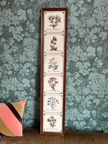 Vintage wandpaneel hout met tegeltjes botanische print beschikbaar voor biedingen