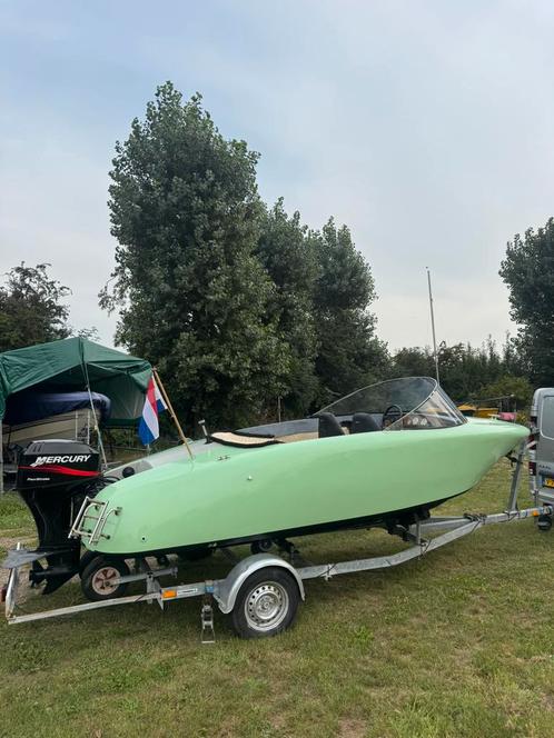 Zeer nette Dolphin motorcruiser. MOET NU WEG!, Watersport en Boten, Vis- en Consoleboten, Zo goed als nieuw, 6 meter of meer, Benzine