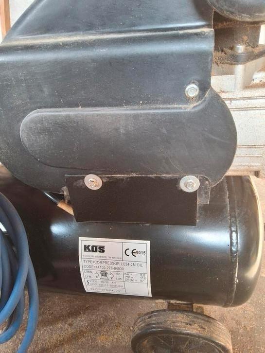Compressor met diverse assessoires., Doe-het-zelf en Verbouw, Compressors, Gebruikt, Minder dan 200 liter/min, Ophalen