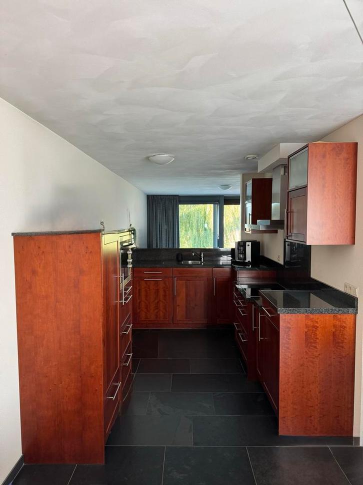 Kersenhouten Tulp Keuken met Granieten Blad, Huis en Inrichting, Keuken | Complete keukens, Zo goed als nieuw, Hoekkeuken, Bruin