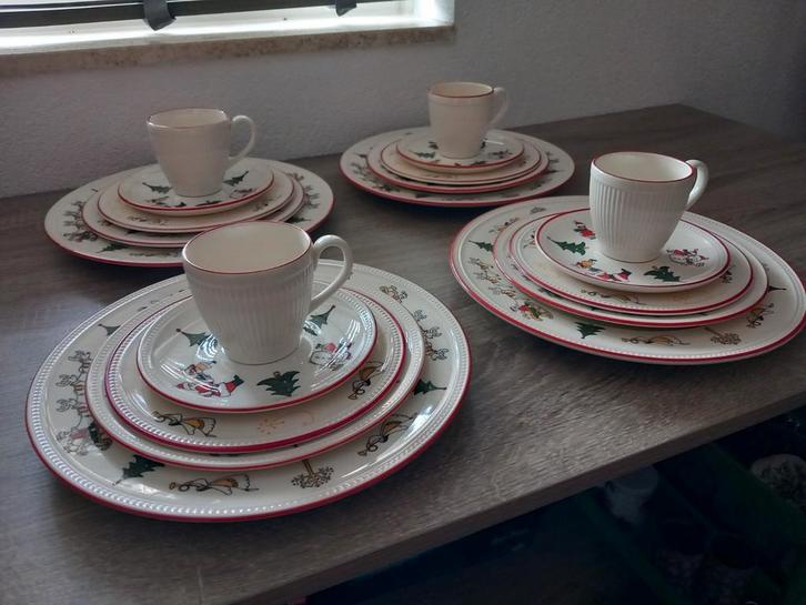 Wedgwood Windsor Christmas 4-persoons kerstservies compleet, Huis en Inrichting, Keuken | Servies, Zo goed als nieuw, Compleet servies