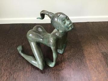 Bronzen beeld van een vrouw beschikbaar voor biedingen