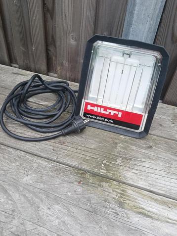 Hilti bouwlamp met stopcontacten  beschikbaar voor biedingen