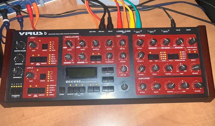 Access virus B desktop, Muziek en Instrumenten, Synthesizers, Zo goed als nieuw, Overige aantallen, Overige merken, Ophalen of Verzenden