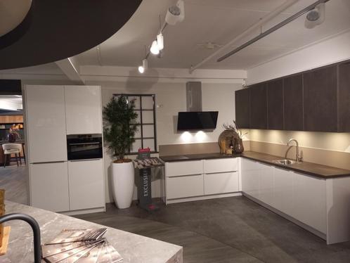 Nolte Showroom Keuken, Huis en Inrichting, Keuken | Complete keukens, Zo goed als nieuw, Hoekkeuken, Wit, Kunststof, Hoogglans of Gelakt