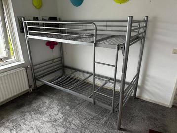 in uitstekende staat verkerend metalen stapelbed (500689) beschikbaar voor biedingen