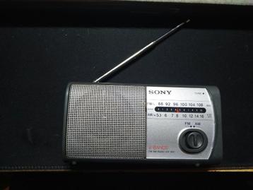 Sony CF-303 radio beschikbaar voor biedingen