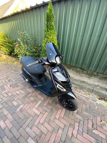 Zwarte Piaggio Zip 4T - Scooter beschikbaar voor biedingen