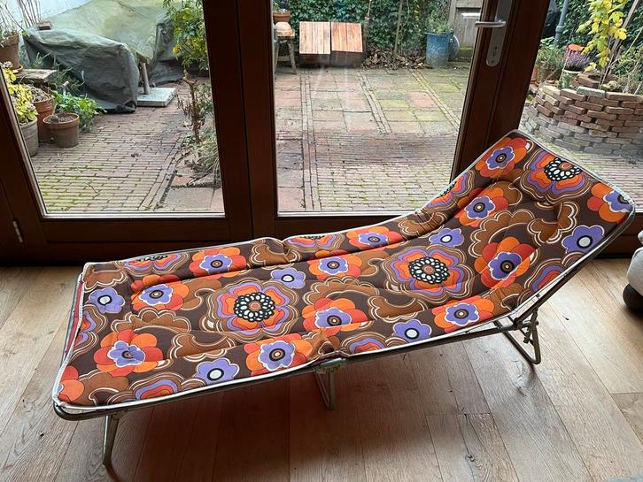 Vintage jaren 70 retro stretcher / ligbed, Tuin en Terras, Ligbedden, Gebruikt, Metaal, Inklapbaar, Ophalen