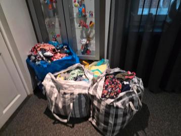 Gratis kleding alles mee nemen beschikbaar voor biedingen