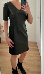 Mooie zwarte jurk (leatherlook) maat 36, Ophalen of Verzenden, Zo goed als nieuw, Maat 36 (S), Zwart