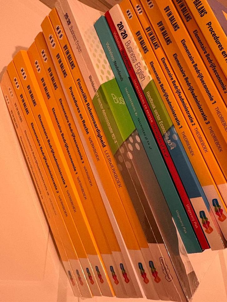 Complete set MBO Bedrijfsadministratie Niveau 3/4, Boeken, Studieboeken en Cursussen, Zo goed als nieuw, MBO, Beta, Ophalen of Verzenden