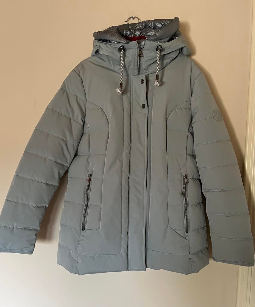 Lichtblauwe winterjas van District, mt 44, nieuw., Ophalen of Verzenden, Zo goed als nieuw, Maat 42/44 (L), Blauw