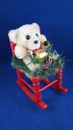 Vintage kerstdecoratie: beertje op houten schommelstoel. W3, Tweedehands verkoop, Tweedehands verkoop, Gebruikt, Ophalen of Verzenden