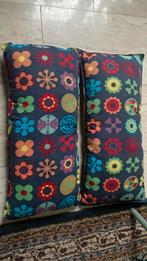 Twee retro kussens vintage kleur bloem vrolijk design, Ophalen of Verzenden, Gebruikt, Rechthoekig
