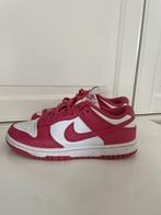Nike dunk low Archeo Pink, Ophalen of Verzenden, Zo goed als nieuw, Roze, Sneakers of Gympen