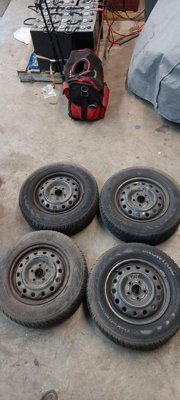 Subaru Winterset: Velgen + Vredestein Banden 5x100 beschikbaar voor biedingen
